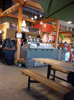 Big Catch Sushi Dentro