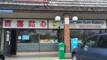 Happy Dim Sum Bakery outside