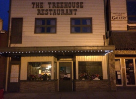 Treehouse outside