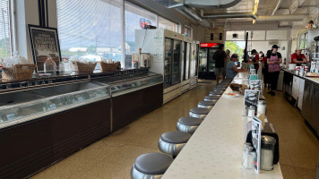 7-eleven outside