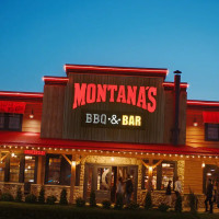 Montana’s Bbq outside