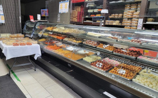 Gian's Sweet Shop outside