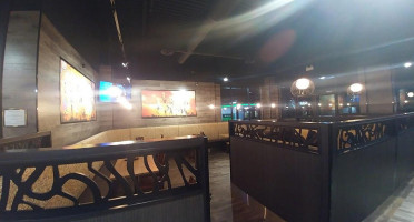 Barcelos Flame Grilled Chicken Dentro