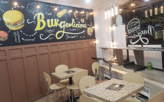 Burgerlicious inside