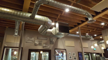 The Heid Out Restaurant and Brewhouse À l'intérieur