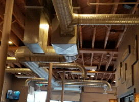 The Heid Out Restaurant and Brewhouse À l'intérieur