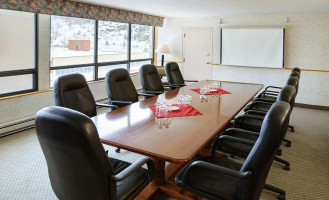 Greenwood Inn Suites Dentro