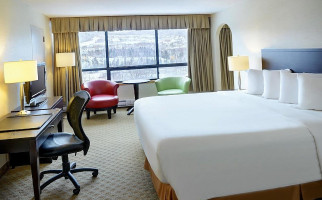 Greenwood Inn Suites Dentro