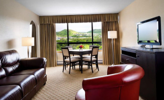 Greenwood Inn Suites Dentro