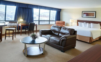 Greenwood Inn Suites Dentro