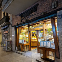 Rudy Olive's Fish And Chips Dentro