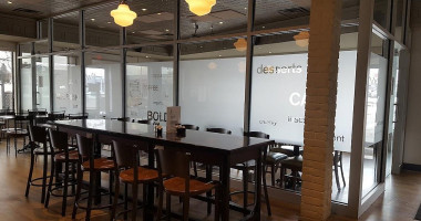 Williams Fresh Cafe Dentro