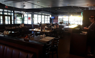 Ricky's All Day Grill Chilliwack Dentro