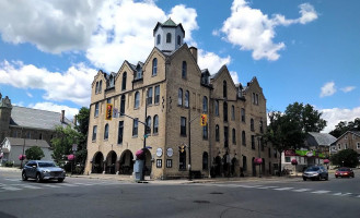 Edit. The Arlington Extérieur