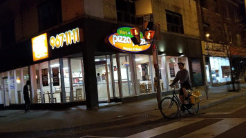 Pizza Pizza Exterior