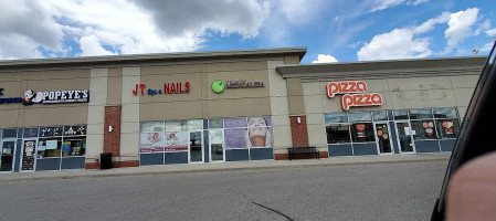 Pizza Pizza Exterior