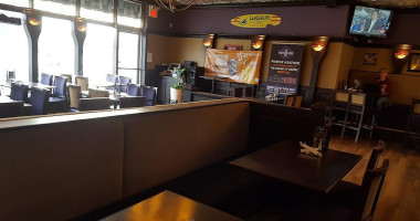 5 West Brew Pub Kitchen Dentro