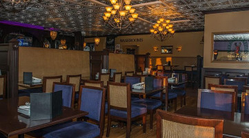 5 West Brew Pub Kitchen Dentro