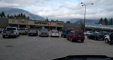 Safeway Castlegar outside