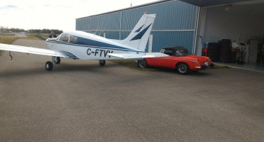 Brampton Flight Centre Extérieur