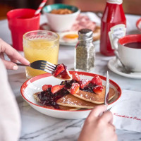 Les coudes sur la table drink