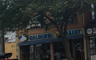 Caldense Bakery outside