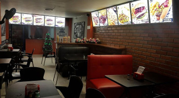 Dv Pizza Donair Inside