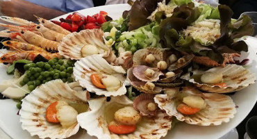 Lake Breeze Vineyards food