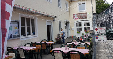 Chez Armand outside
