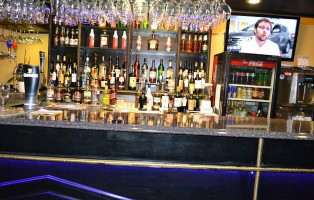 Mitchell 101 Bar And Grill Exterior