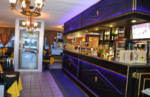 Mitchell 101 Bar And Grill Exterior