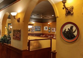 Cooneys Tap And Grill Dentro