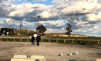 Pierside Pub & Grill outside