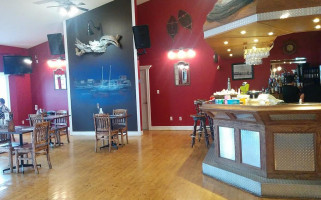 Fudge's Specializing In Seafood Dentro