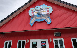 Fudge's Specializing In Seafood Exterior