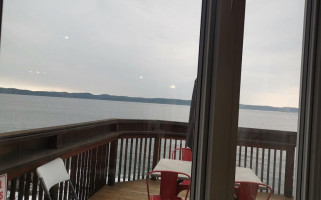 Fudge's Specializing In Seafood Exterior