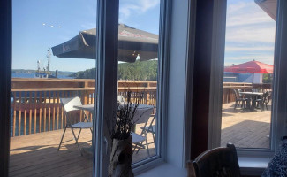 Fudge's Specializing In Seafood Exterior