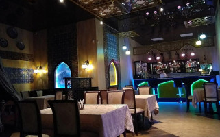 The Whistling Donkey Pub 'n ' Lounge Dentro