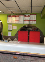 Plattsville Pizza Dentro