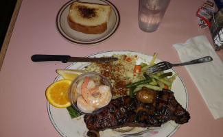 Gus' Greek Ribs Family Restaurant food