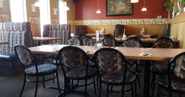 Gus' Greek Ribs Family Restaurant inside