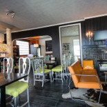 Flying Squirrel Bistro Inc. Dentro