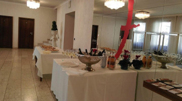 Trixie's Saloon Dentro