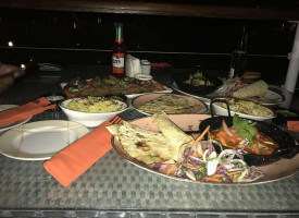 Evermoore: Island Dining Brewing Comida