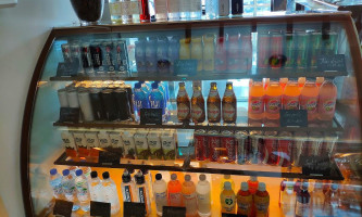 Top Gun Burger Dentro