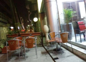 Artisan Bistro inside