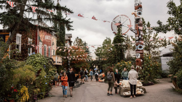 The Saskatoon Farm Esterno