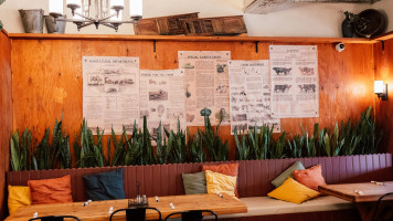 The Saskatoon Farm Dentro