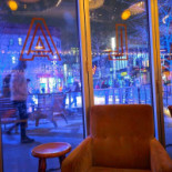 Galaxie Brasserie Stella Esplanade Dentro