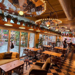 Galaxie Brasserie Stella Esplanade Dentro